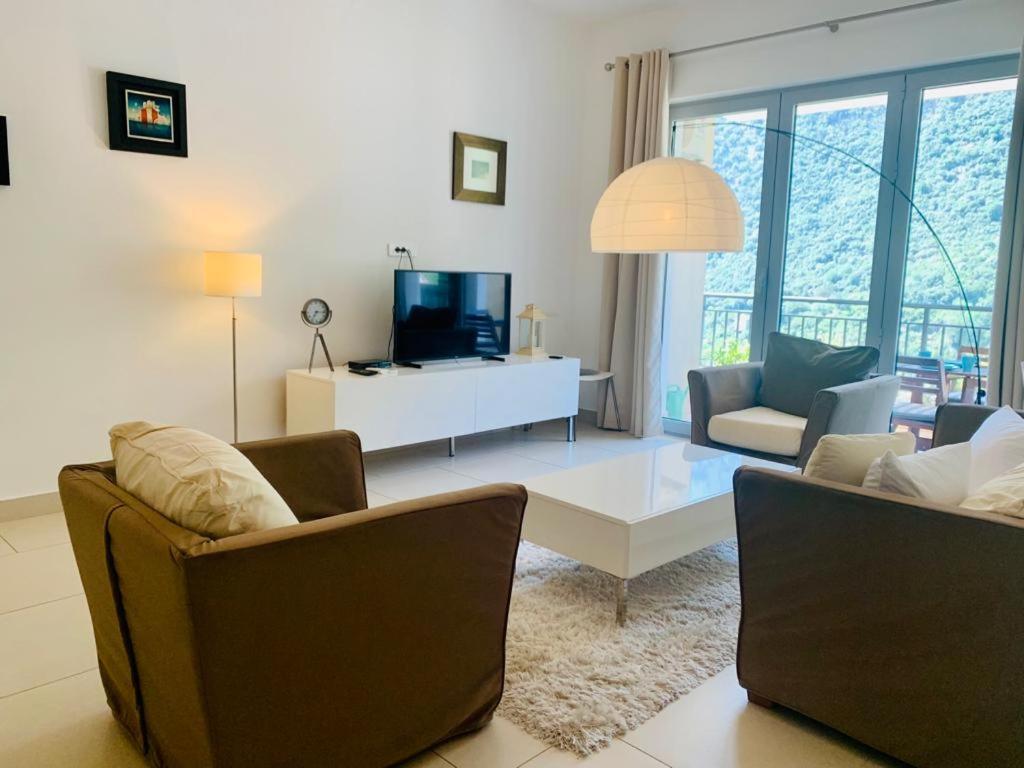 Lavender Bay Apartment F8 Donji Morinj Dış mekan fotoğraf